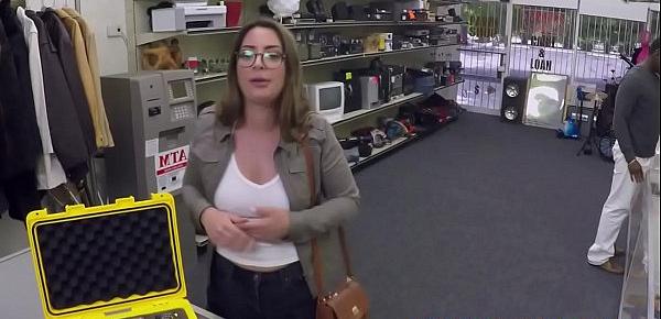 Pawning amateur sucking dick in the store